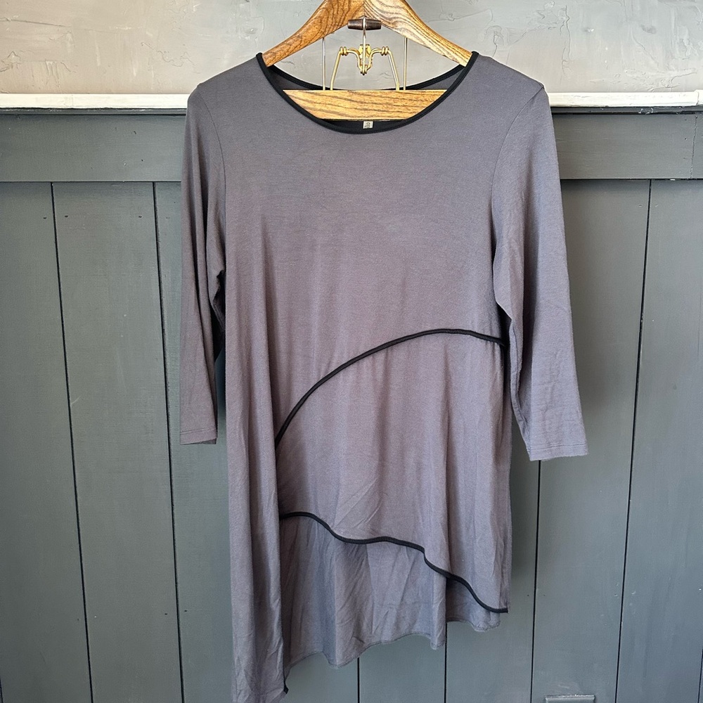 Comfy USA 3/4 Sleeve Gray Tunic Assymetrical Hem size‎ Medium